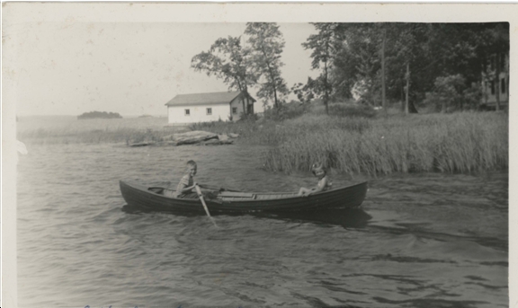 Allen Martin & Peggy Halsted, Grenadier Island, c1940.  Courtesy Laura Bell Collection. LTIArchives