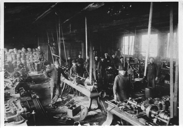 Dunn Motor Works 1910. Photo courtesy R. Spooner