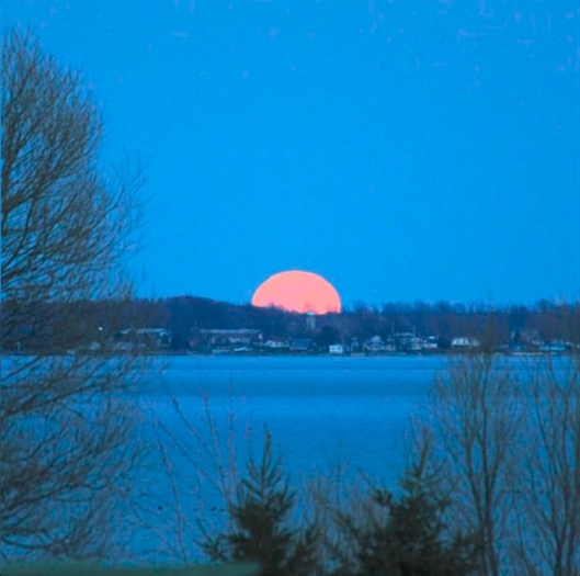 Lynda Crothers, Mooon rising over Cape Vincent. 25 April at 20:33  13,600 people saw it.