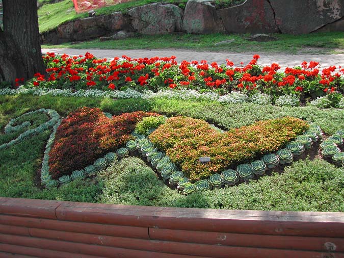 The double heart flower bed in 2006.