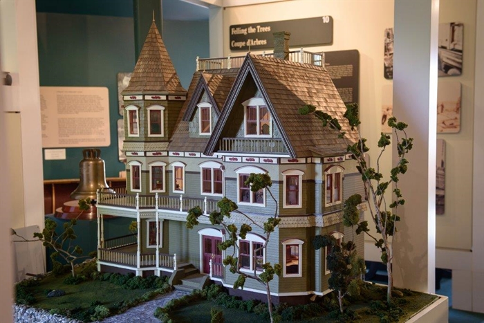 The enchanted doll house