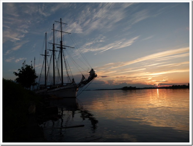 Sunset with the Three Ships 034